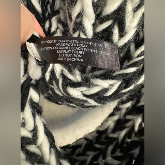 Lane Bryant Black & White Marled Eternity Chunky Knit Scarf w/ Sparkle Neutral - Picture 6 of 6